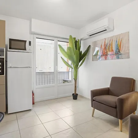 Apartment Proche De La Gare Et Centre Saint-Raphael (Var)