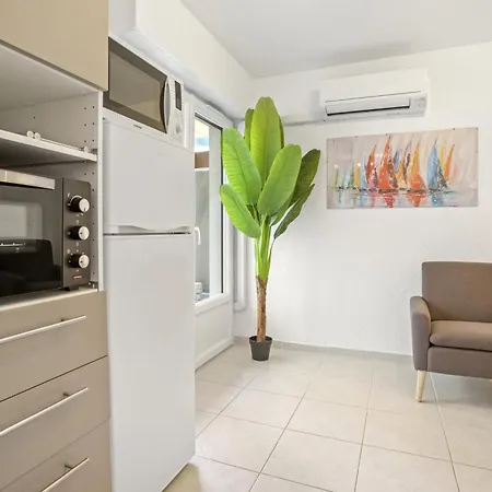 Apartment Proche De La Gare Et Centre Saint-Raphael (Var)
